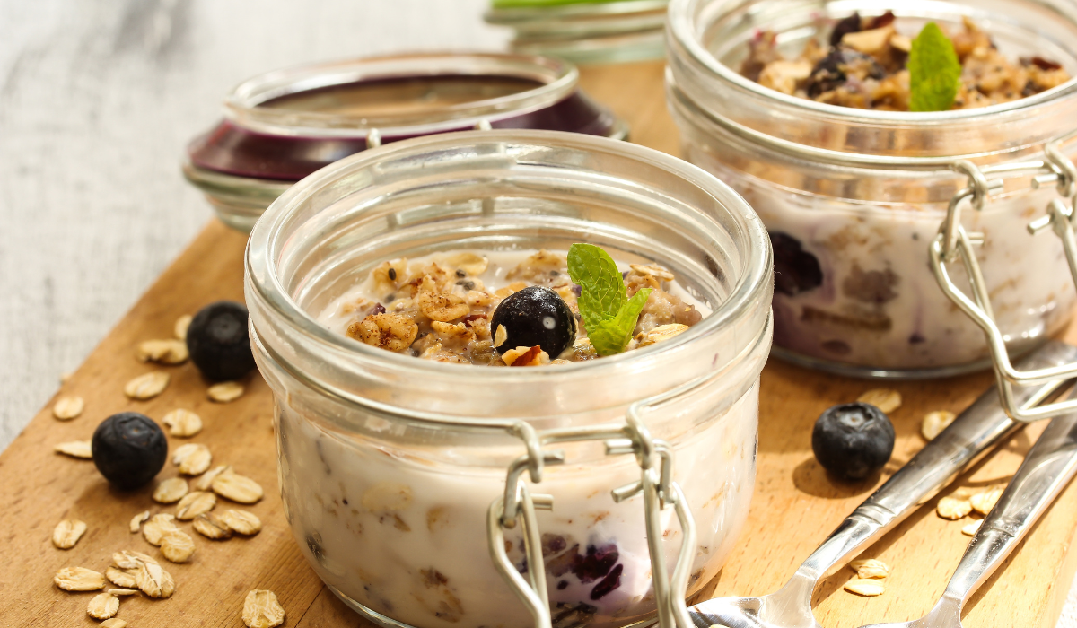 Blueberry oatmeal in jars with spoon and spoon: A delightful image of blueberry cheesecake overnight oats in glass jars.